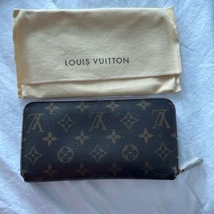 Louis Vuitton Zippy Monogram wallet